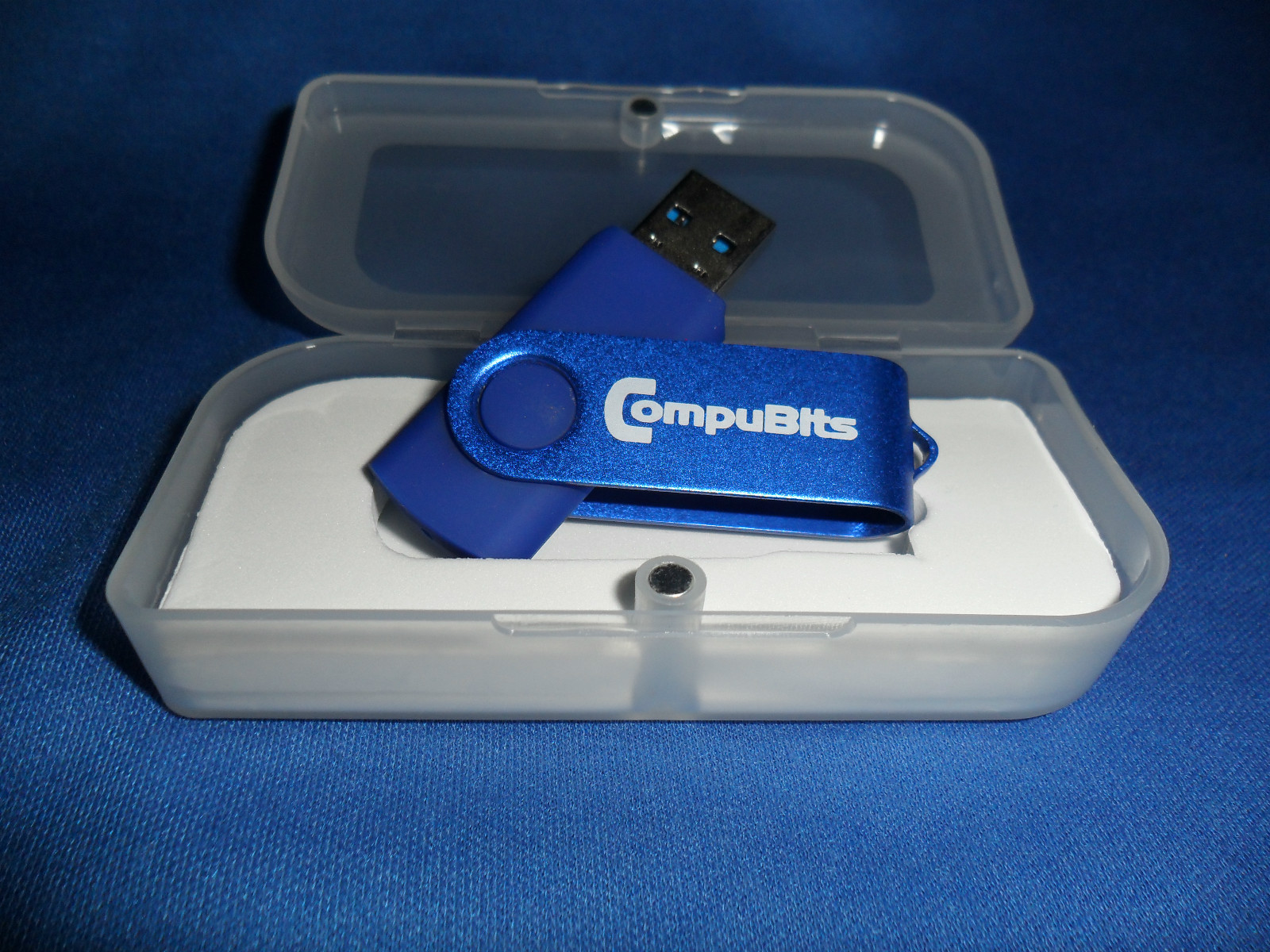 8GB USB - USB 3.0 FLASH DRIVE - BRAND NEW