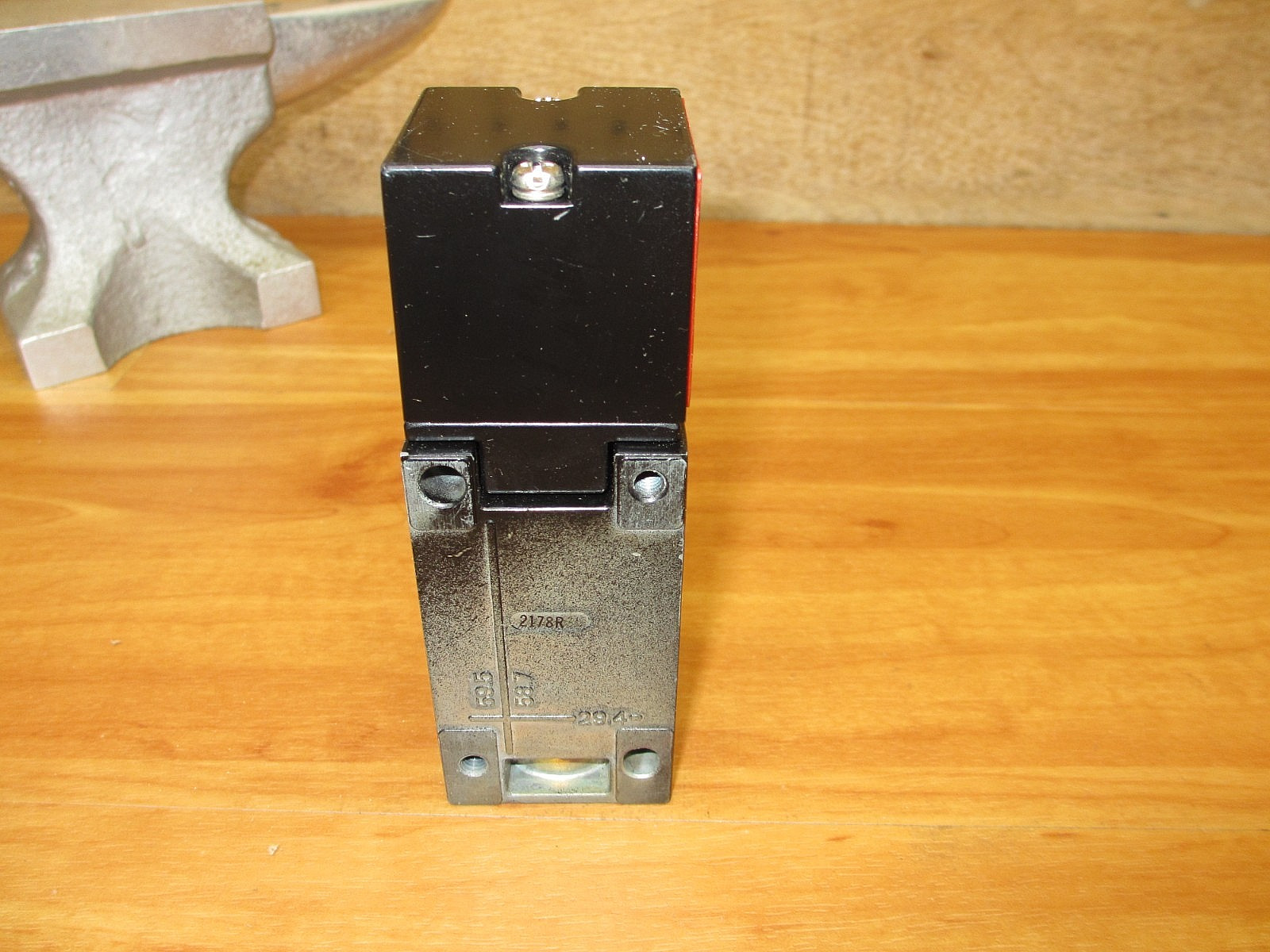Square D 9006 PNS222A *NEW* Proximity Switch Sensor
