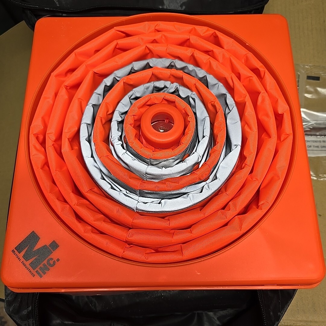 Pair Of Mutual Industries Blinking 28in Orange Collapsible Cones