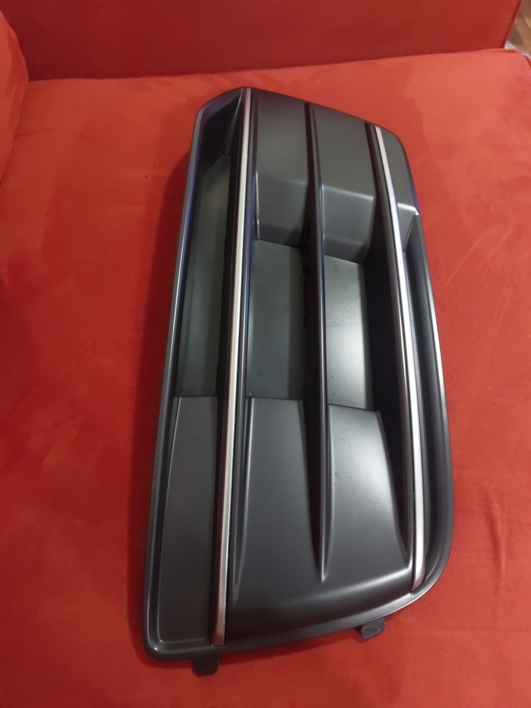 AUDI Q5  LEFT OUTER  GRILL 2018-2022 OEM 80A807681B. USED