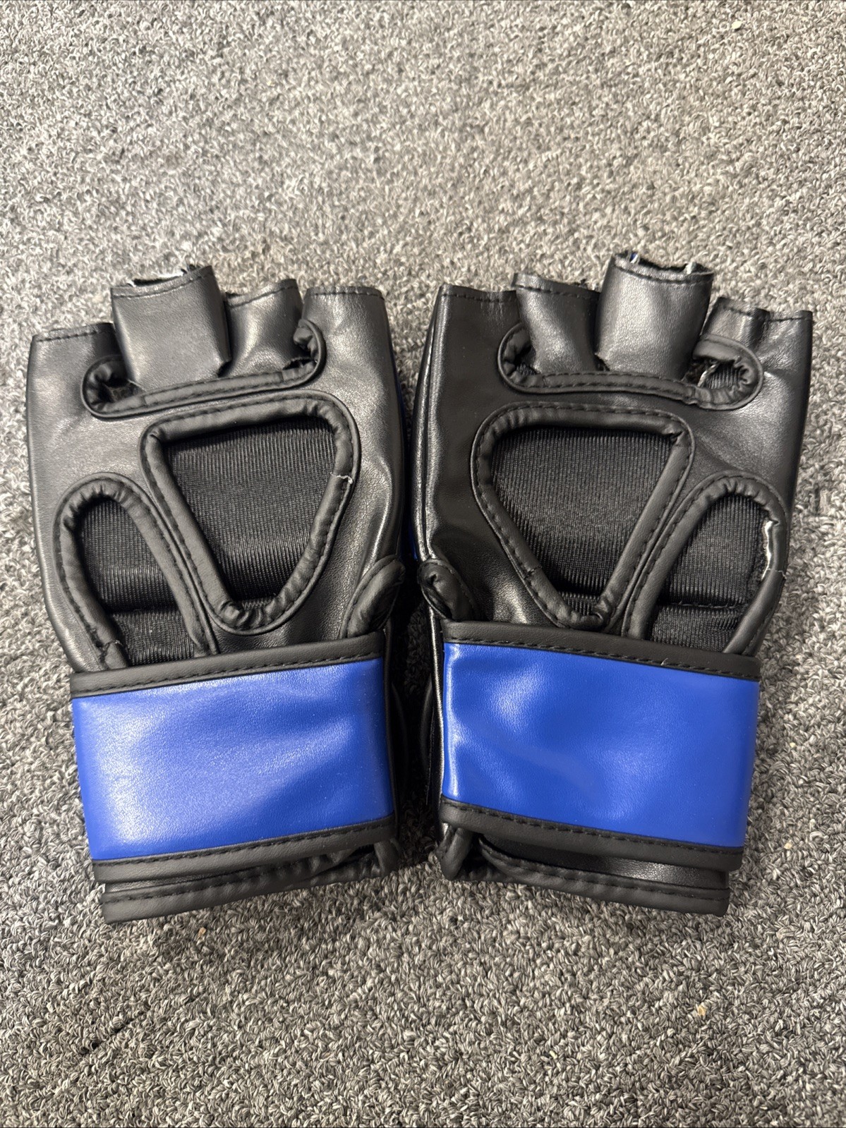 UFC Unisex's MMA Gloves Small/Medium - Blue