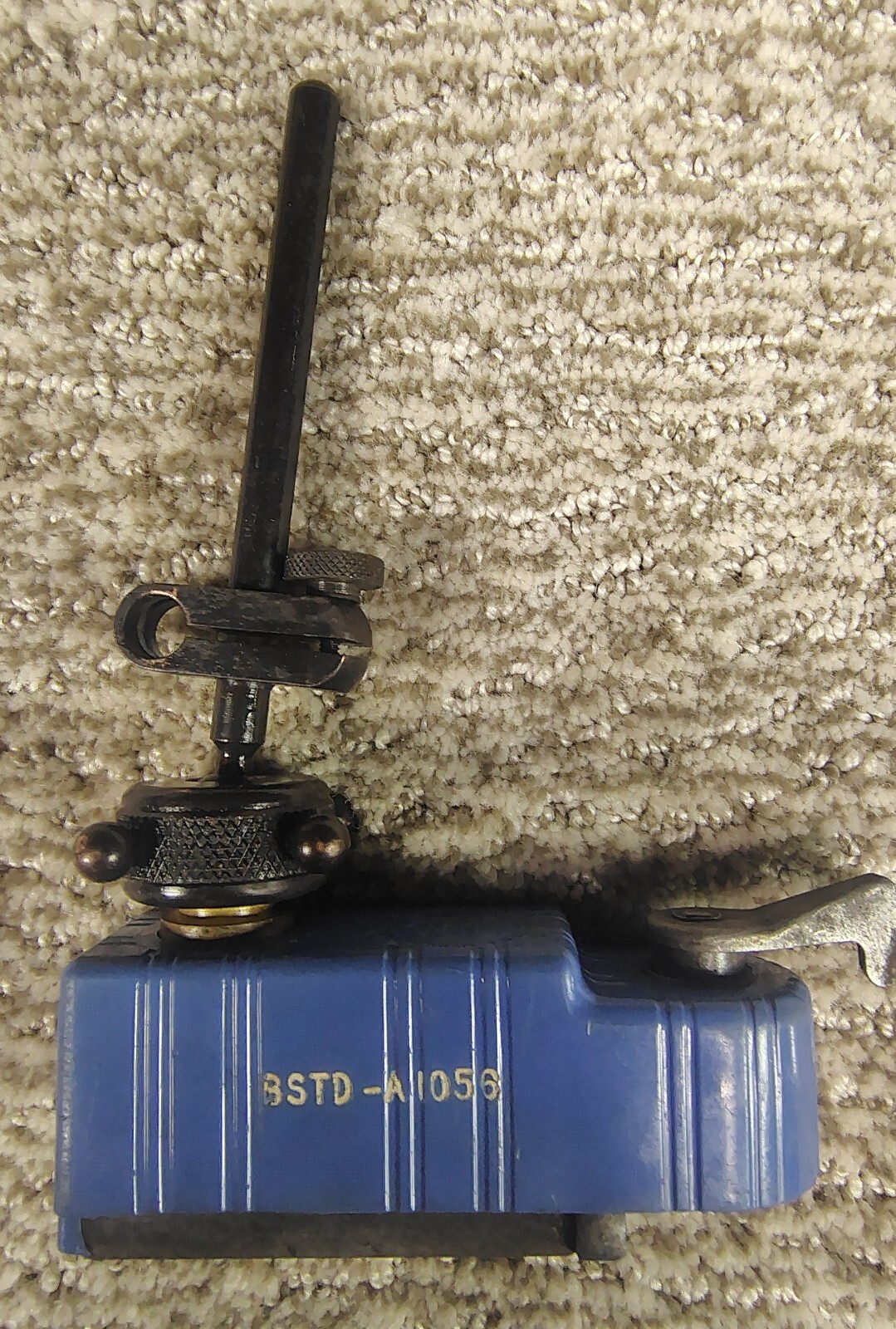 🗽 VINTAGE BROWN ABD SHARPE MAGNETIC INDICATOR STAND 8STD-A1055