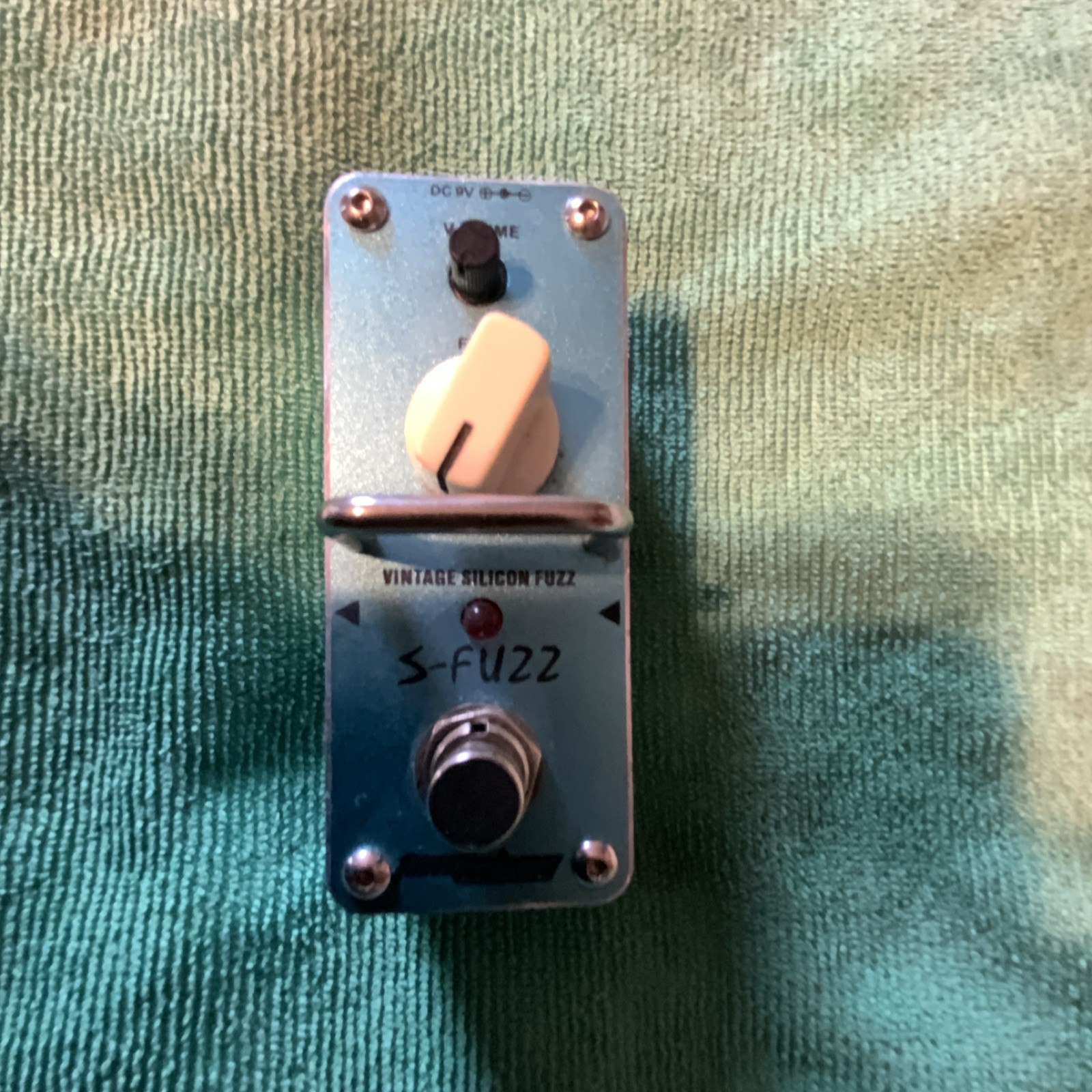 S-FUZZ Vintage Silicon Fuzz Analog Guitar Pedal for Electric Guitar, Blue, DC 9V