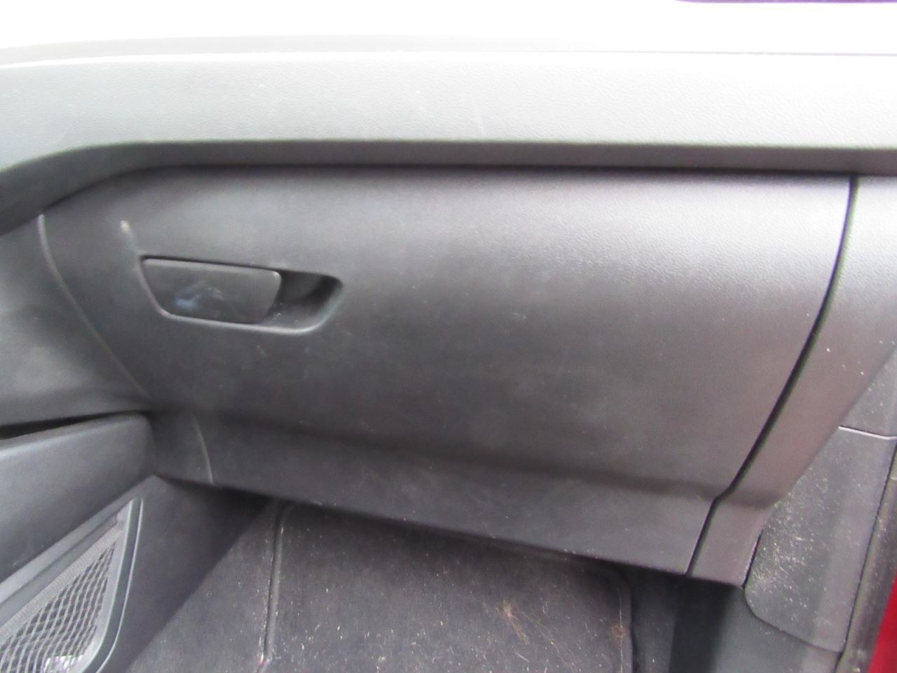 ESCAPE    2020 Glove Box 1018782