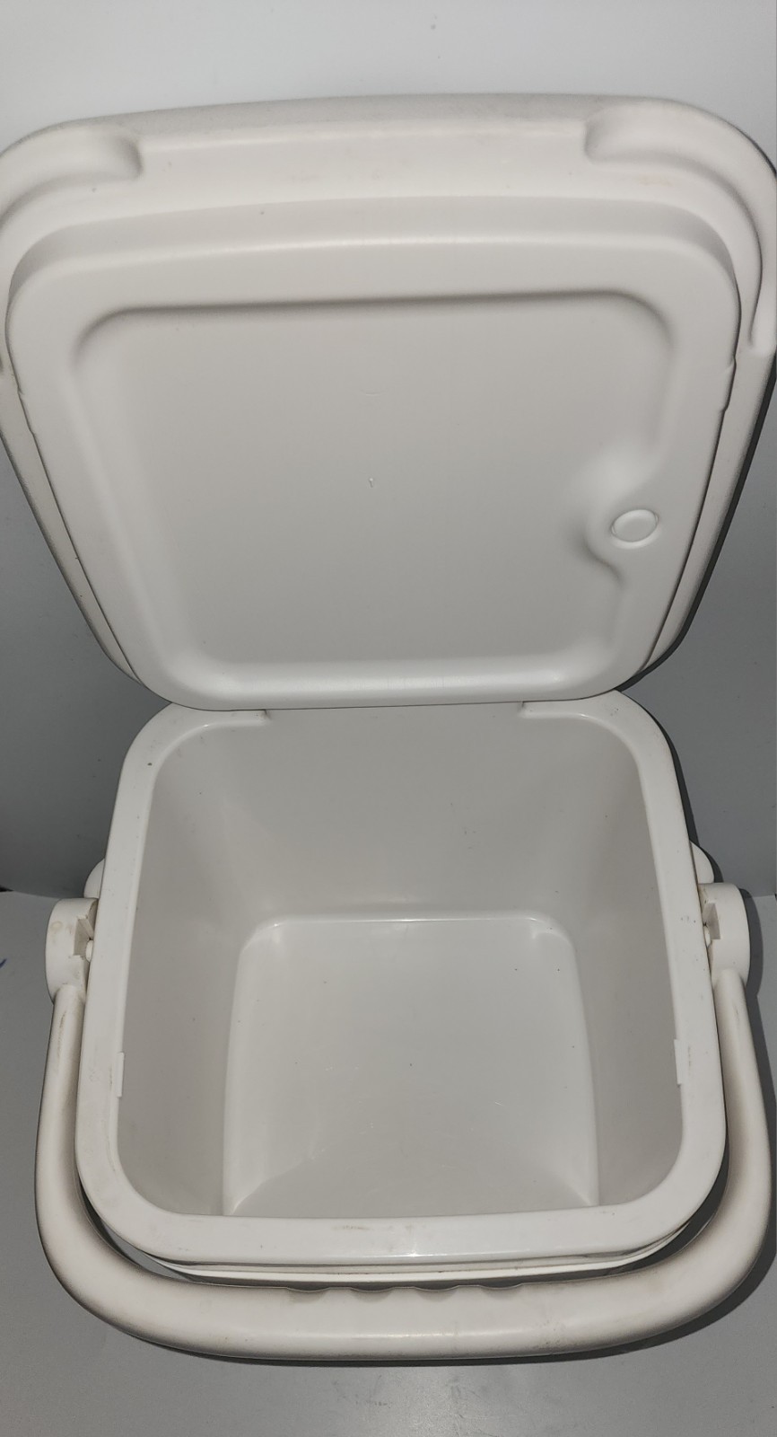 Igloo Ice Cube 12 Quart 14 Can Plastic Cooler With Top Compartment and Handle