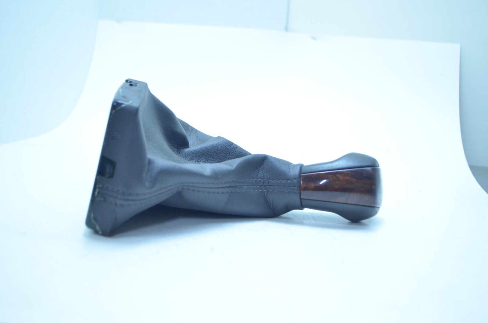 10-13 BUICK LACROSSE AUTOMATIC TRANSMISSION SHIFTER BOOT OEM