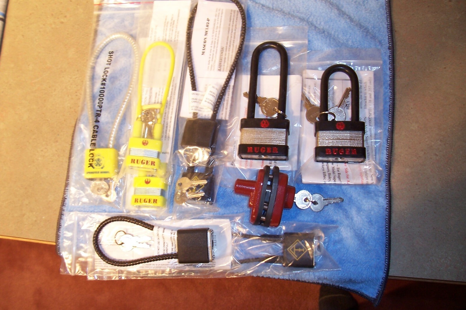 TEN GUN TRIGGER LOCKS 7 CABLE ,2 U BOLT & 1 TRIGGER GUARD ALL NEW WITH 2 KEYS EA
