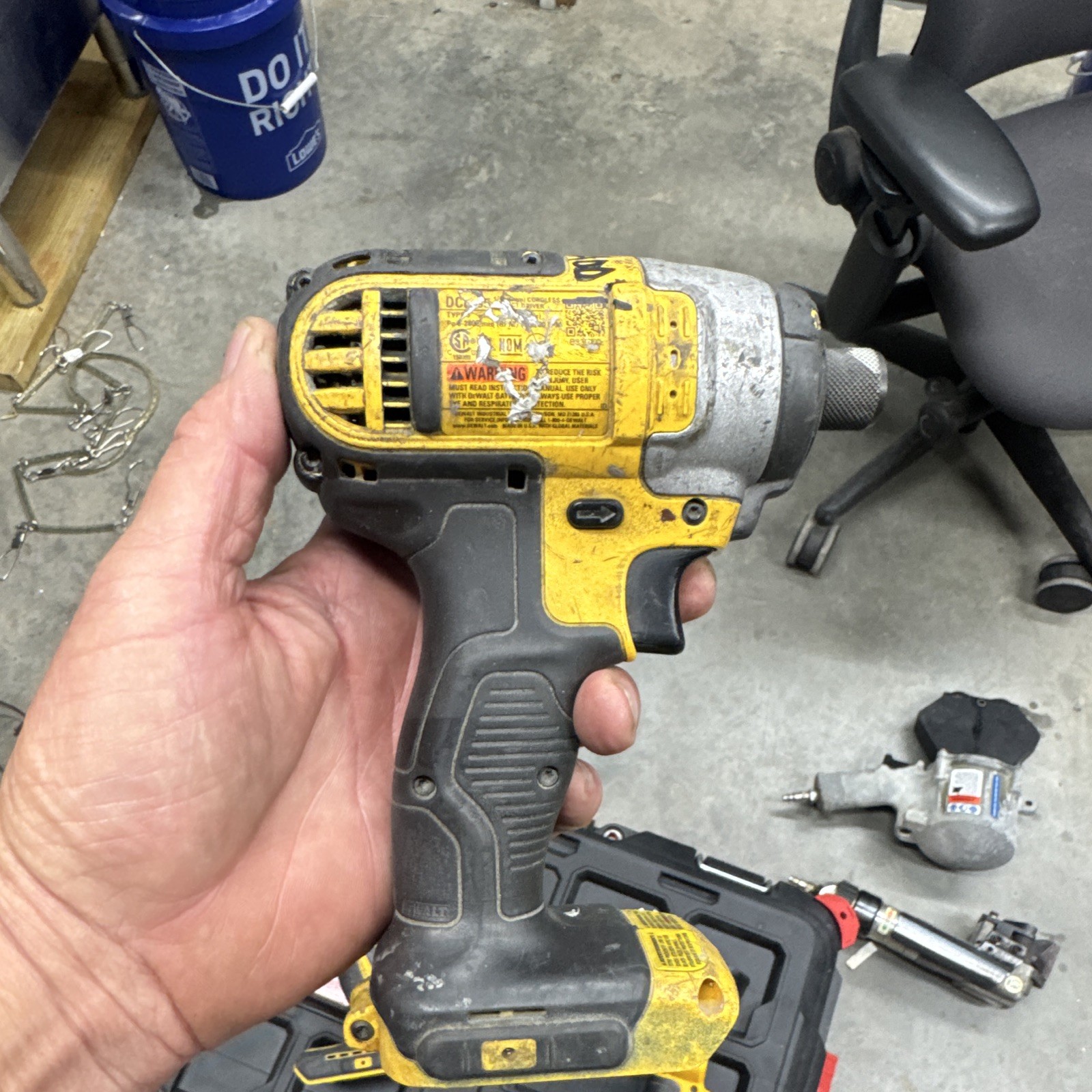 DEWALT 20V MAX 3-Tool Combo Kit Drill/Driver Impact Driver DCL040 Light