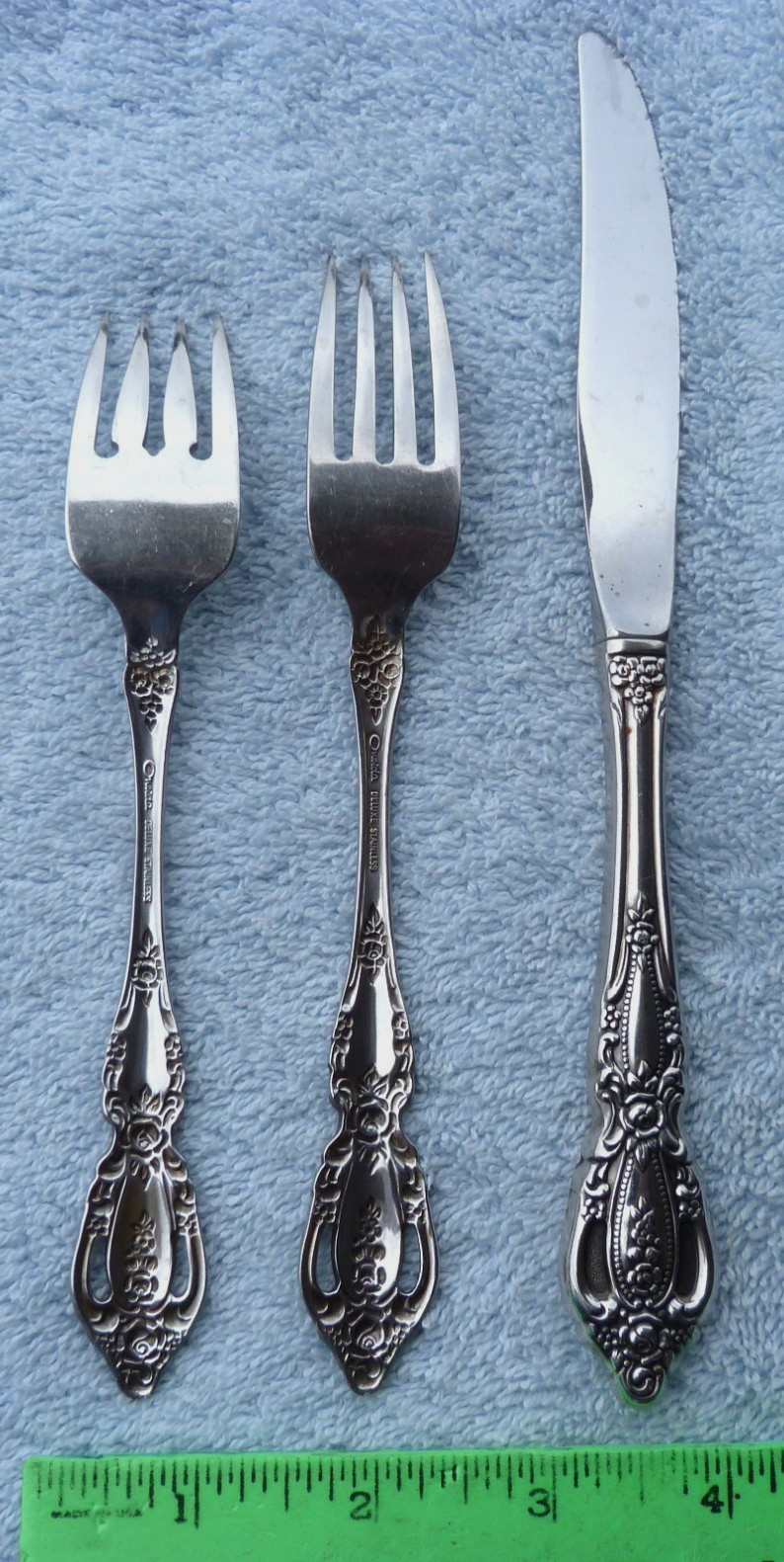 ONEIDA Deluxe Stainless MONTE CARLO pattern 3 piece Setting Knife & 2 Forks