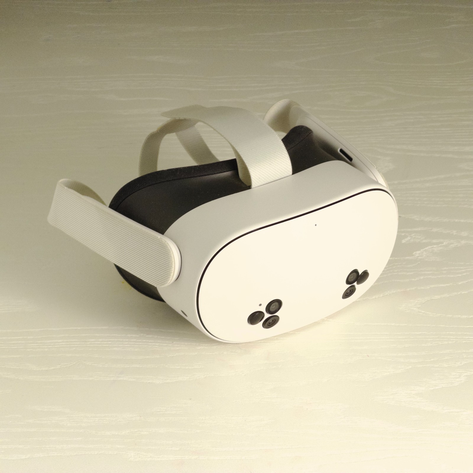 Meta Quest 3S 128GB VR Headset with Controllers White - Batman Arkham Shadow ver