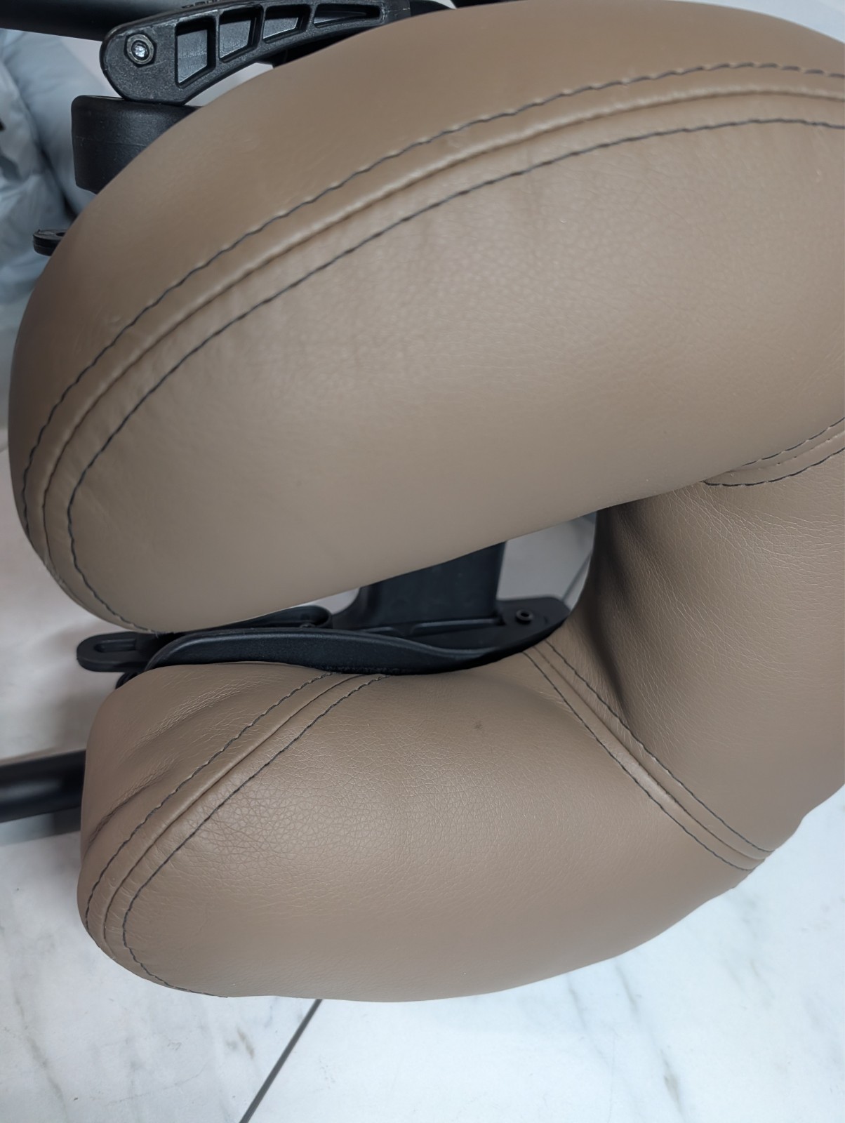 EARTHLITE Massage Table Face Cradle Deluxe Adjustable - Durable Xlnt cond
