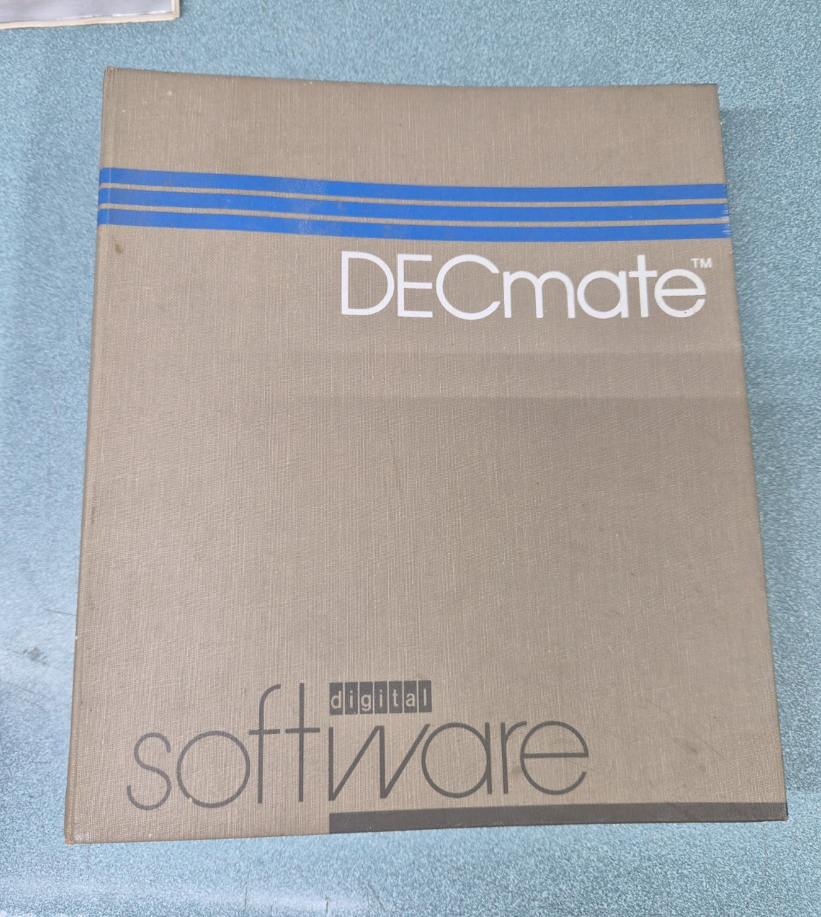 DECmate User Guides + 2 floppy disks, System Overview and System Test. UNTESTED