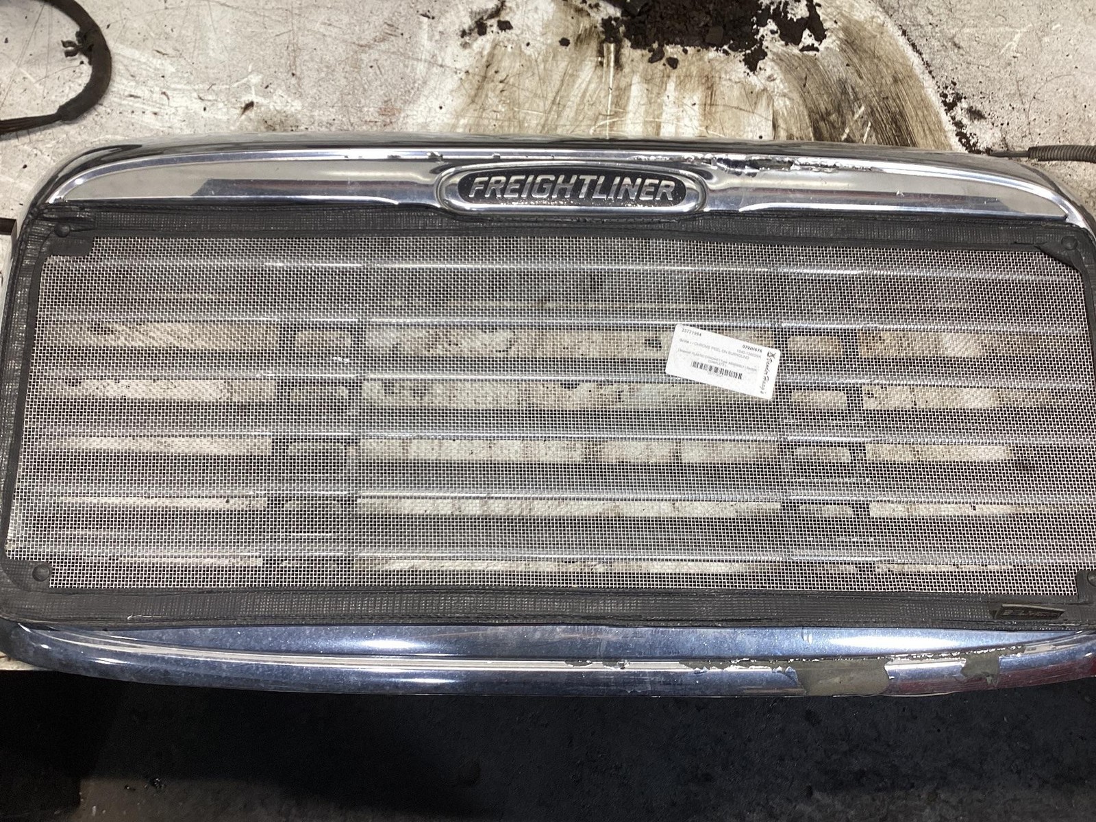 2001-2020 Freightliner COLUMBIA 120 Grille - Used
