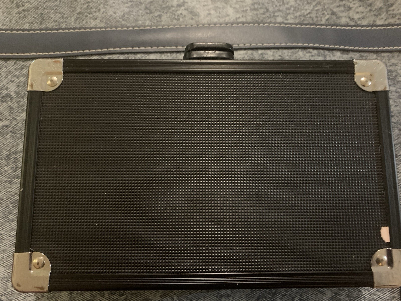 Vaultz Black Skull Lock Storage Box With Key ☠️