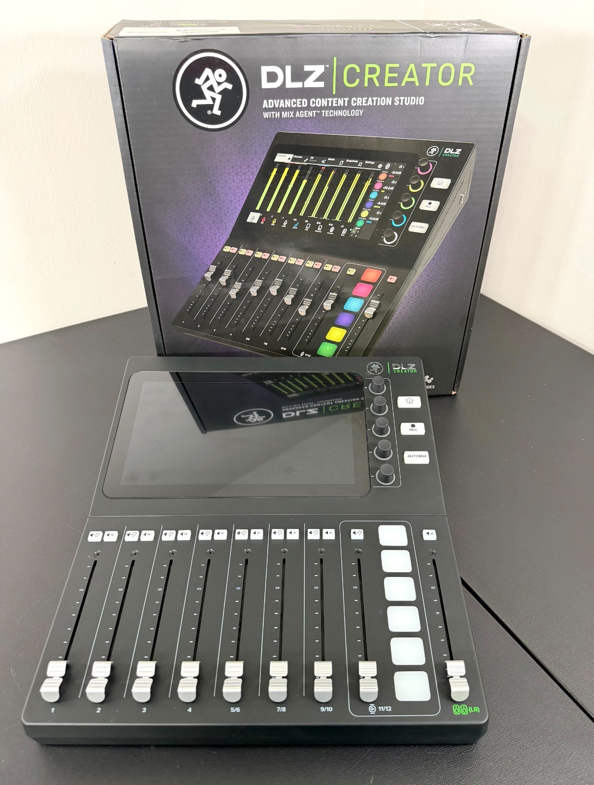 Mackie DLZ Creator 12-Channel Adaptive Digital Podcasting / Streaming Mixer