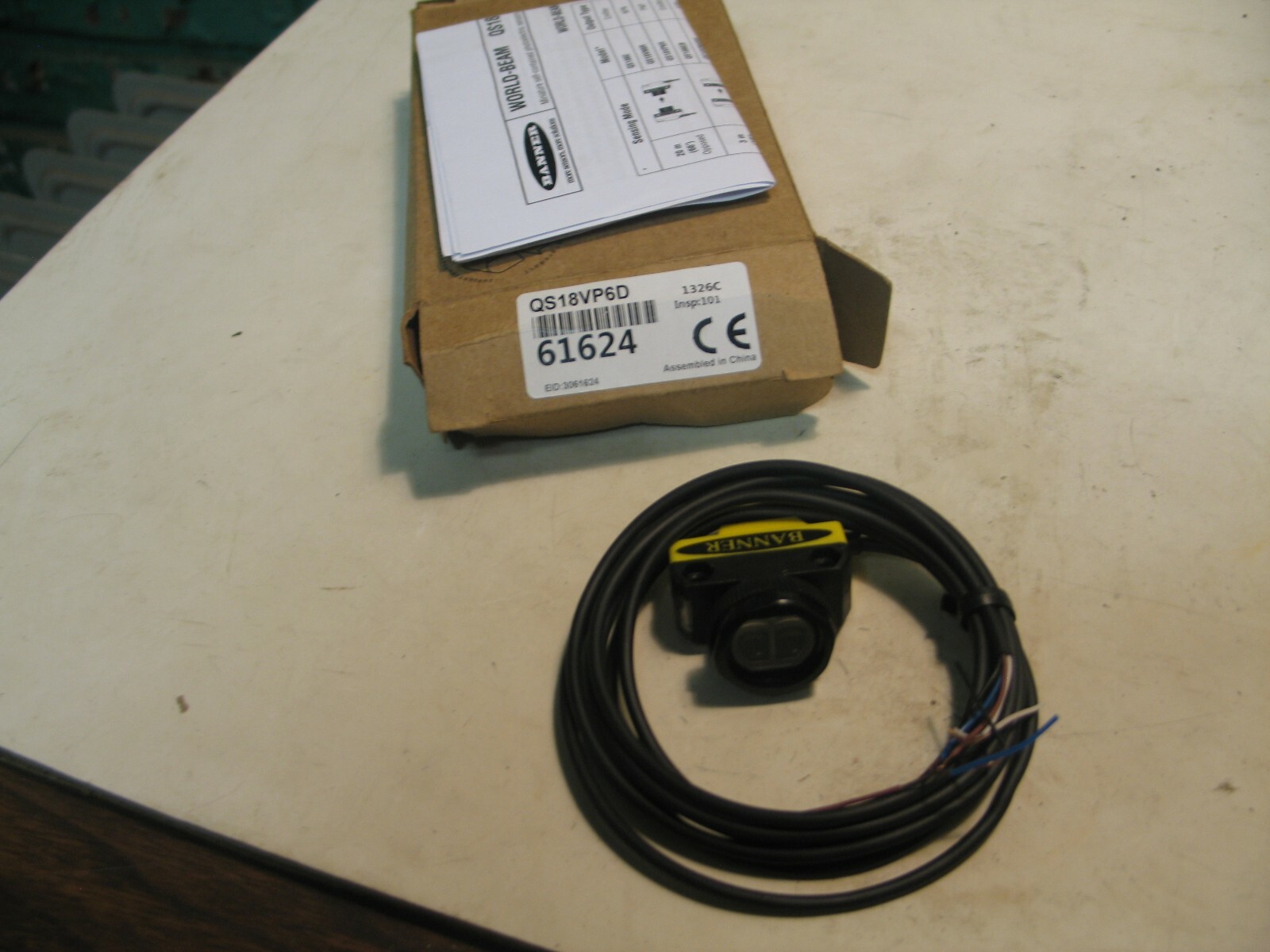 NIB BANNER QS18VP6D  DIFF IR LED PNP 10-30VDC 450MM DIST P3068A