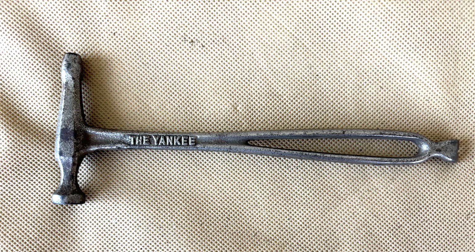 "YANKEE" IRON TACK HAMMER / PULLER-ANTIQUE HAND TOOL PAT. PEND. 8-1/2" LONG