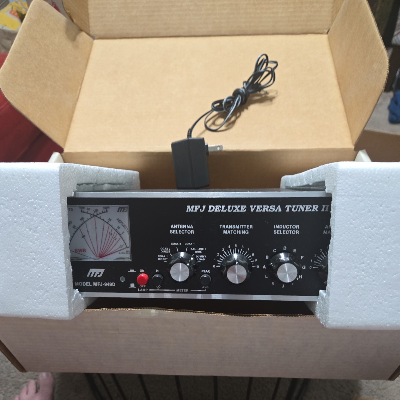 MFJ Deluxe Versa Tuner II Model MFJ-949D Ham Radio Antenna Tuner
