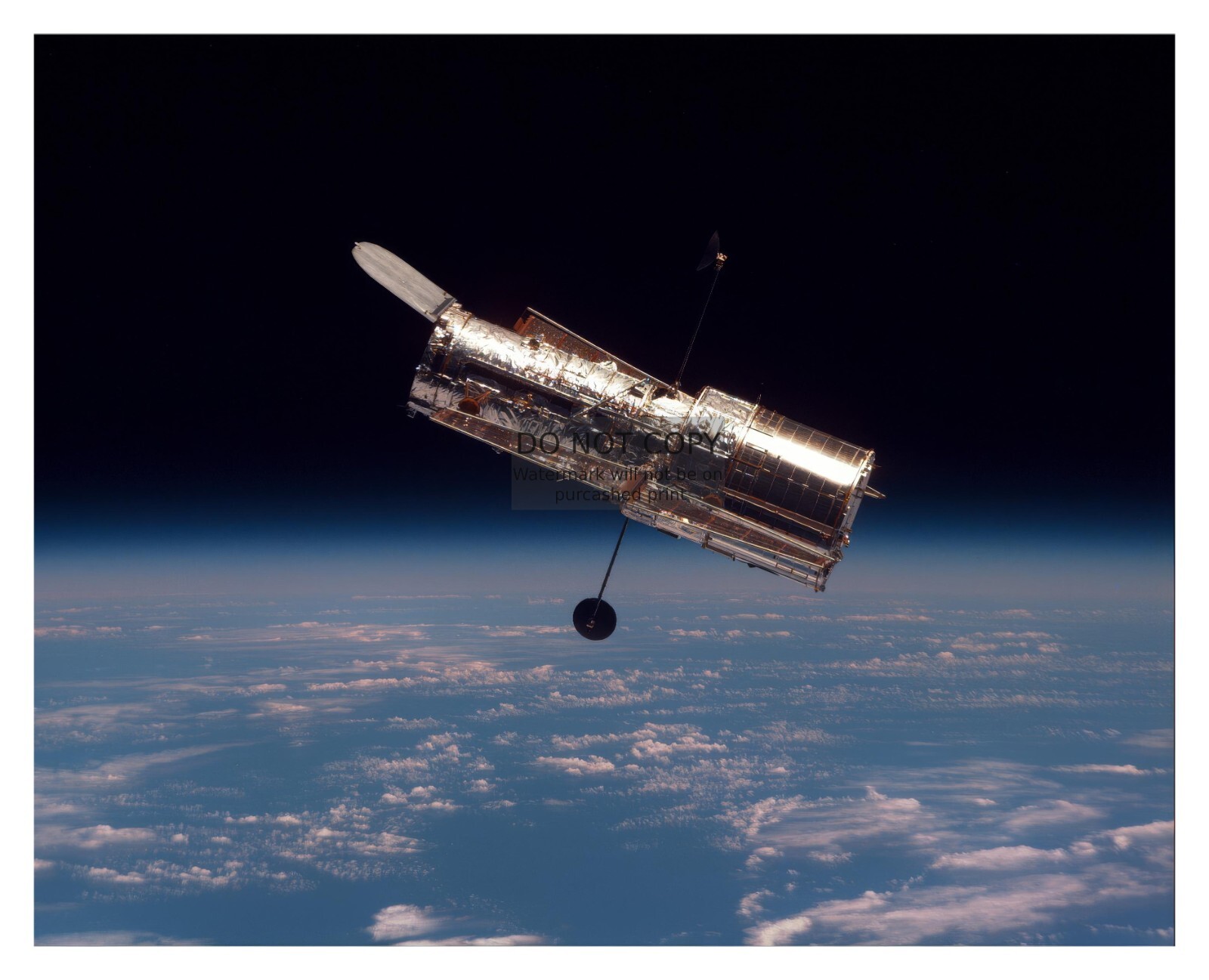 HUBBLE NASA SPACE TELESCOPE SEPERATION FROM DISCOVERY SHUTTLE STS-82 8X10 PHOTO