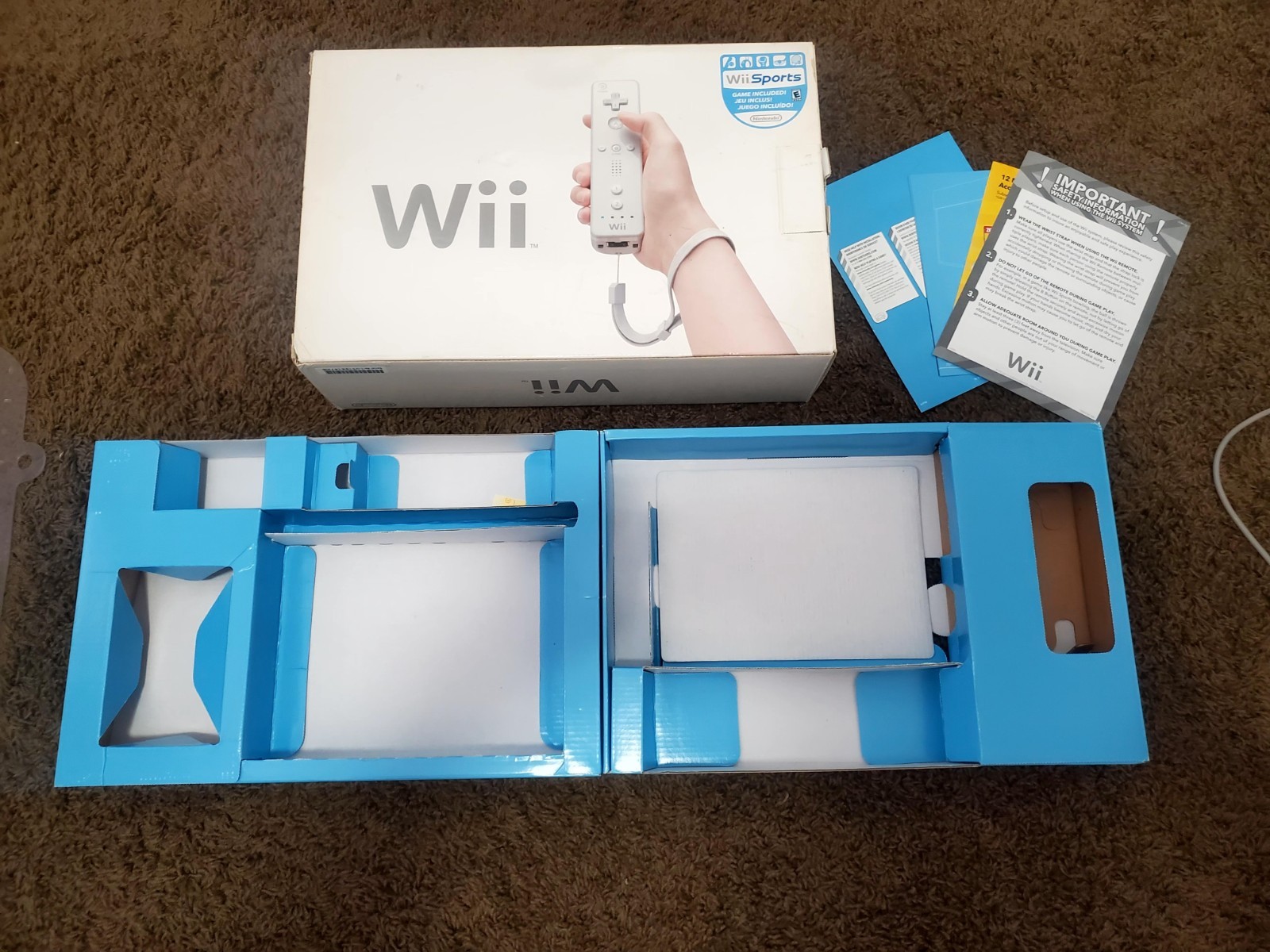 Original White Nintendo Wii Retail Box w/ Inner Trays Inserts Wii Sports Edition