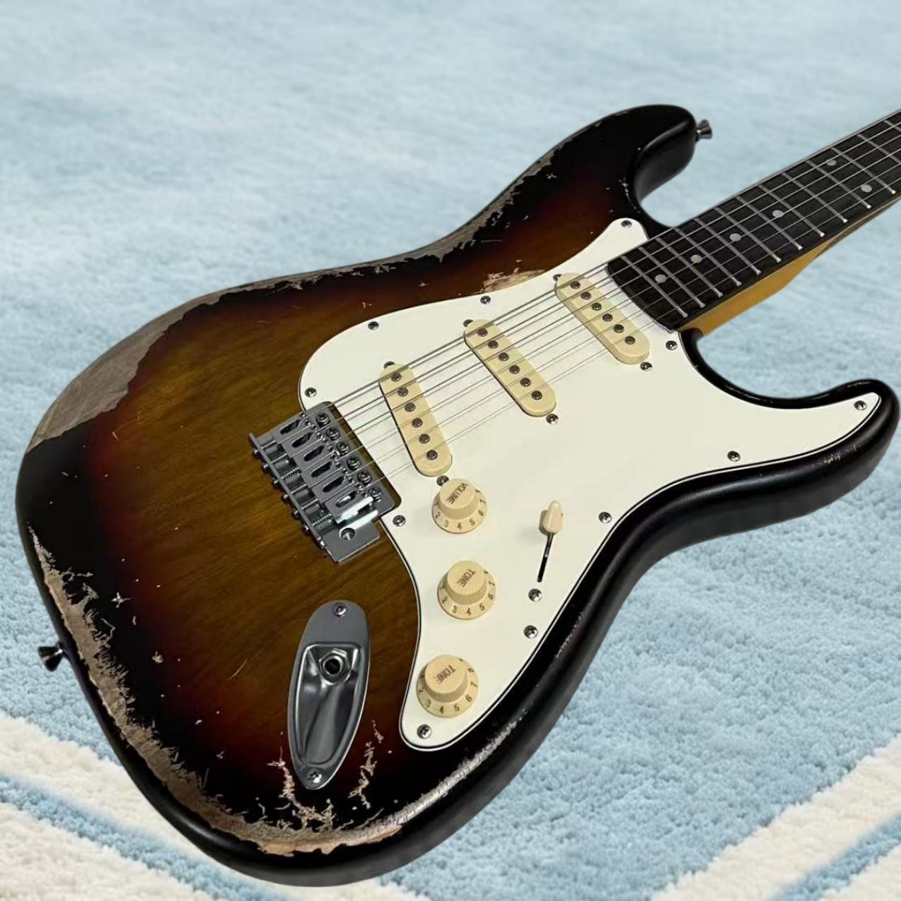 Aged ST Electric Guitars Rosewood Fretboard Vintage Sunburst Color 21 Frets