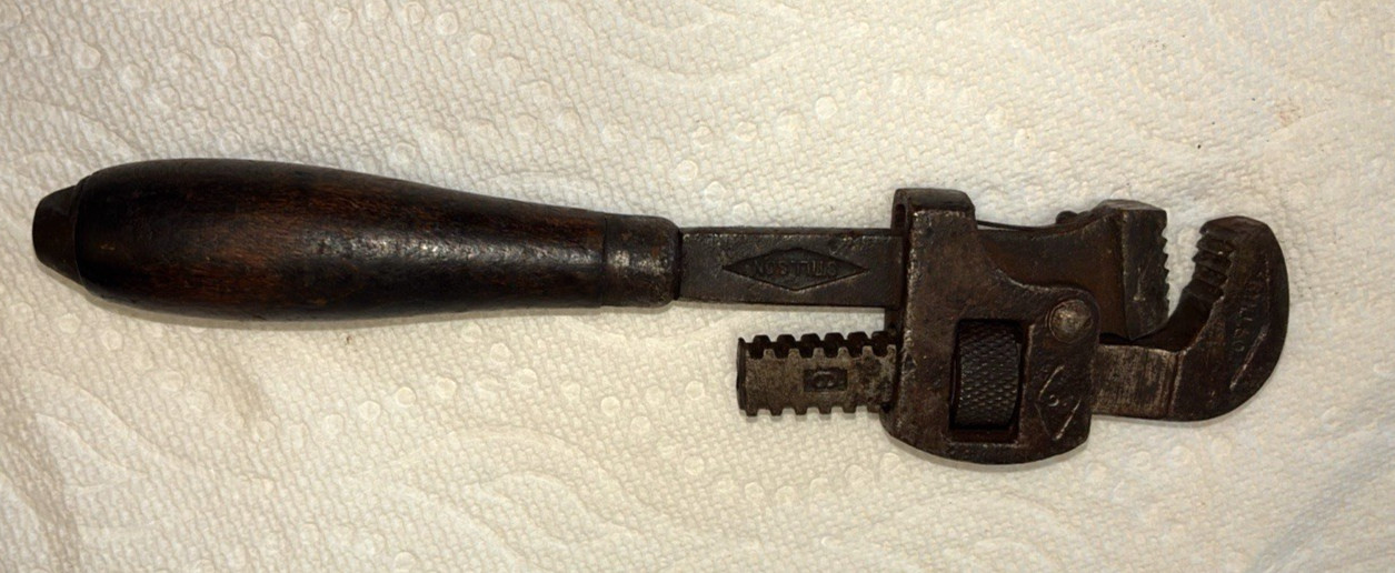 Walworth MFG Co Stillson Wood Handle adjustable small Pipe Wrench 9" USA