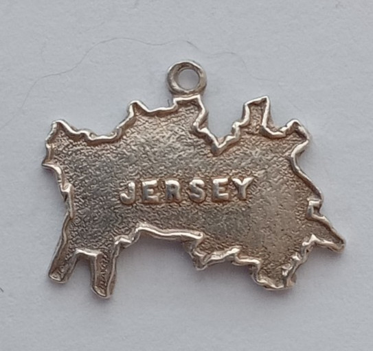VINTAGE SILVER BRACELET CHARM JERSEY MAP TRAVEL SHIELD PLACE NAME CHARM.  CH2-6