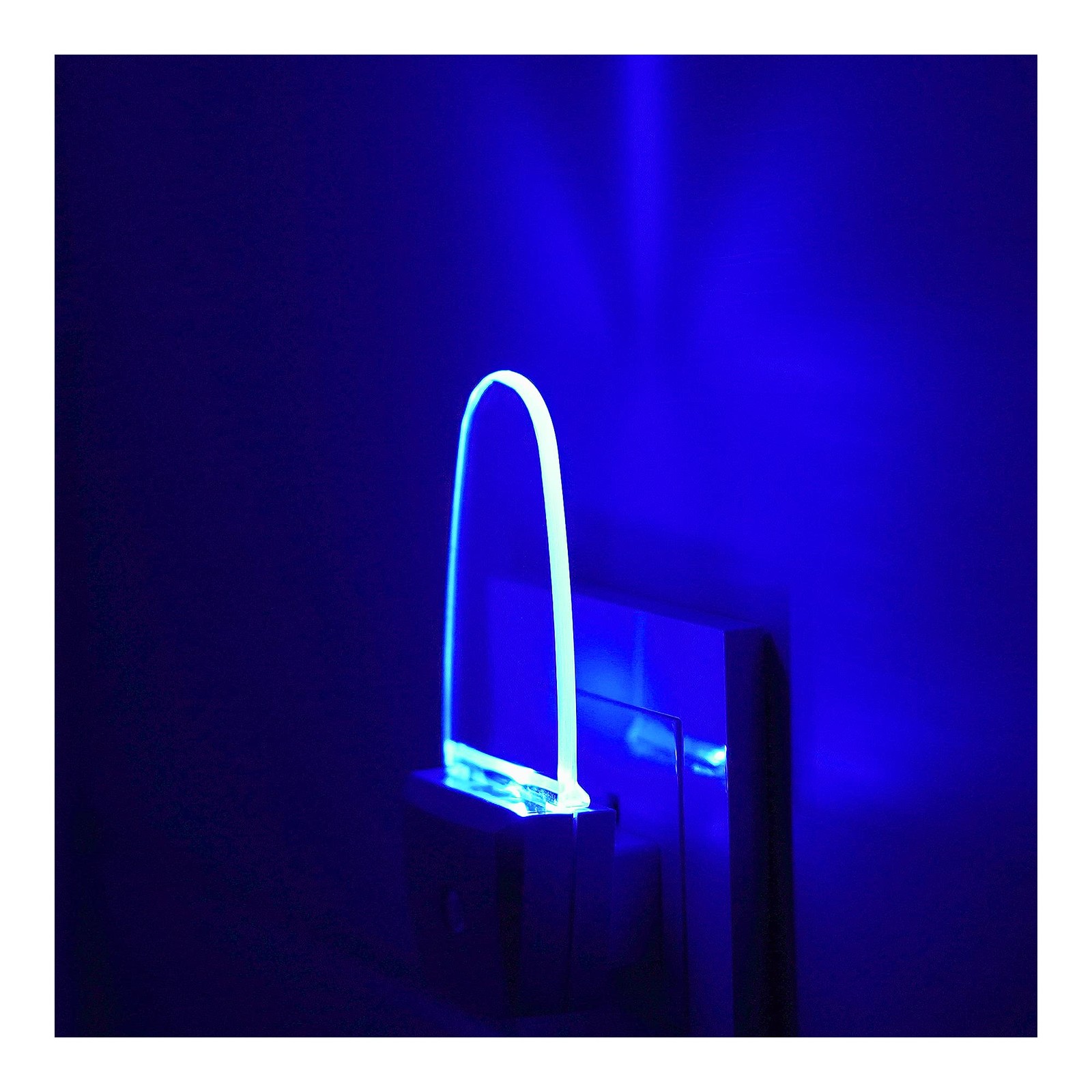 REMINDA 4 Pack Night Light Lamp with Dusk to Dawn Sensor, Plug in, Blue Led N...