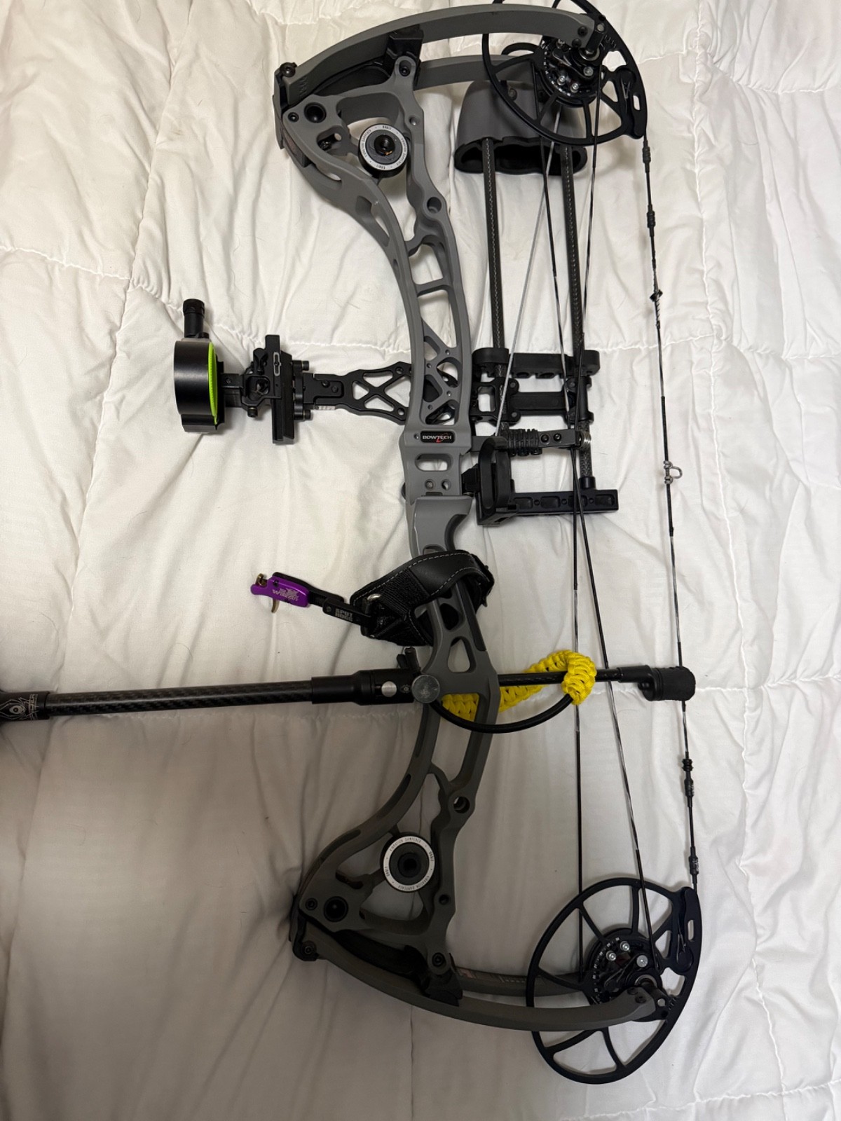 Bowtech CP28 - Right Hand - 70lbs - 24.5"-30"