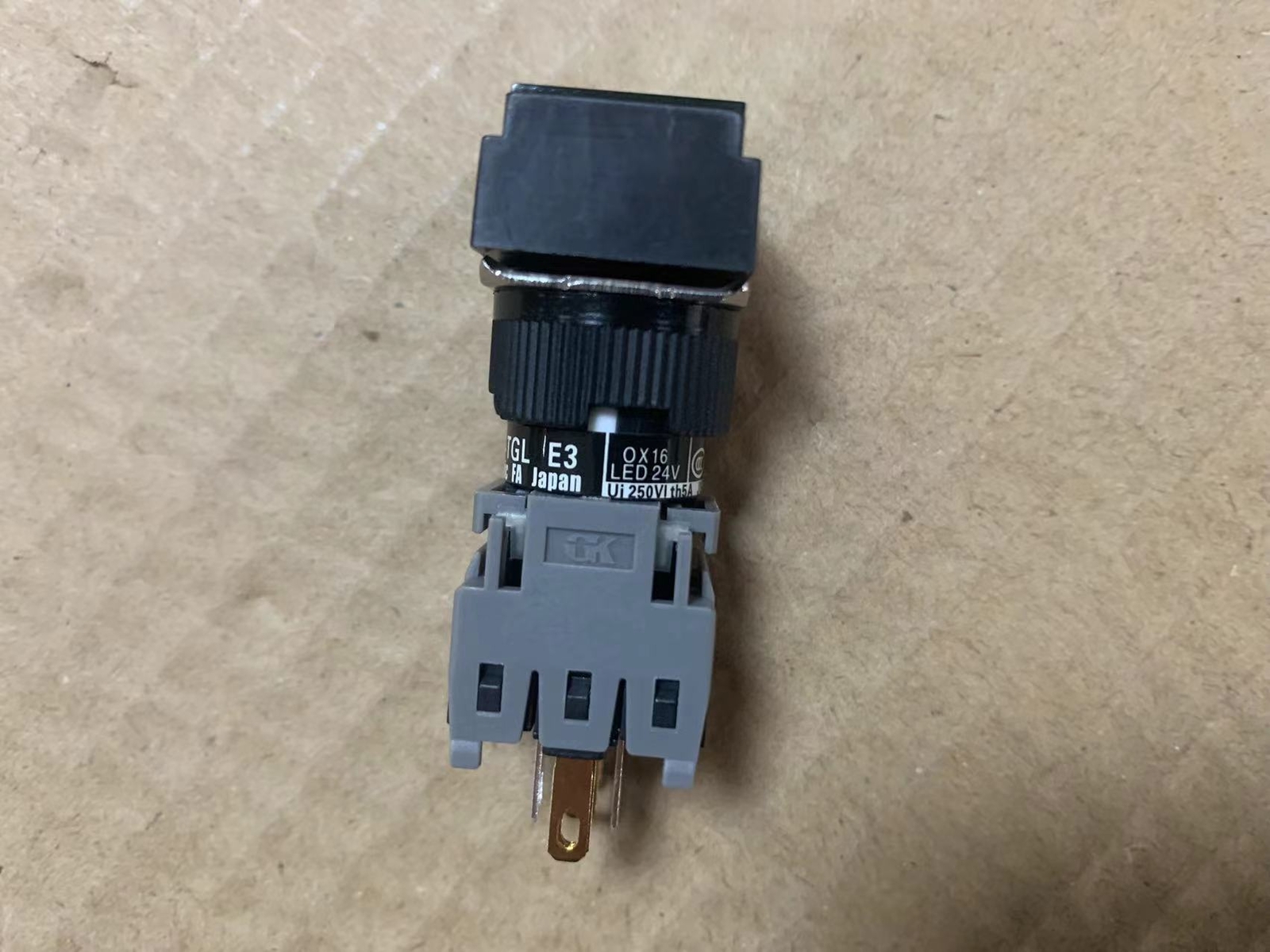 1pcs AH165-TGLG11E3 Electric AH165-TGL light Switch push button