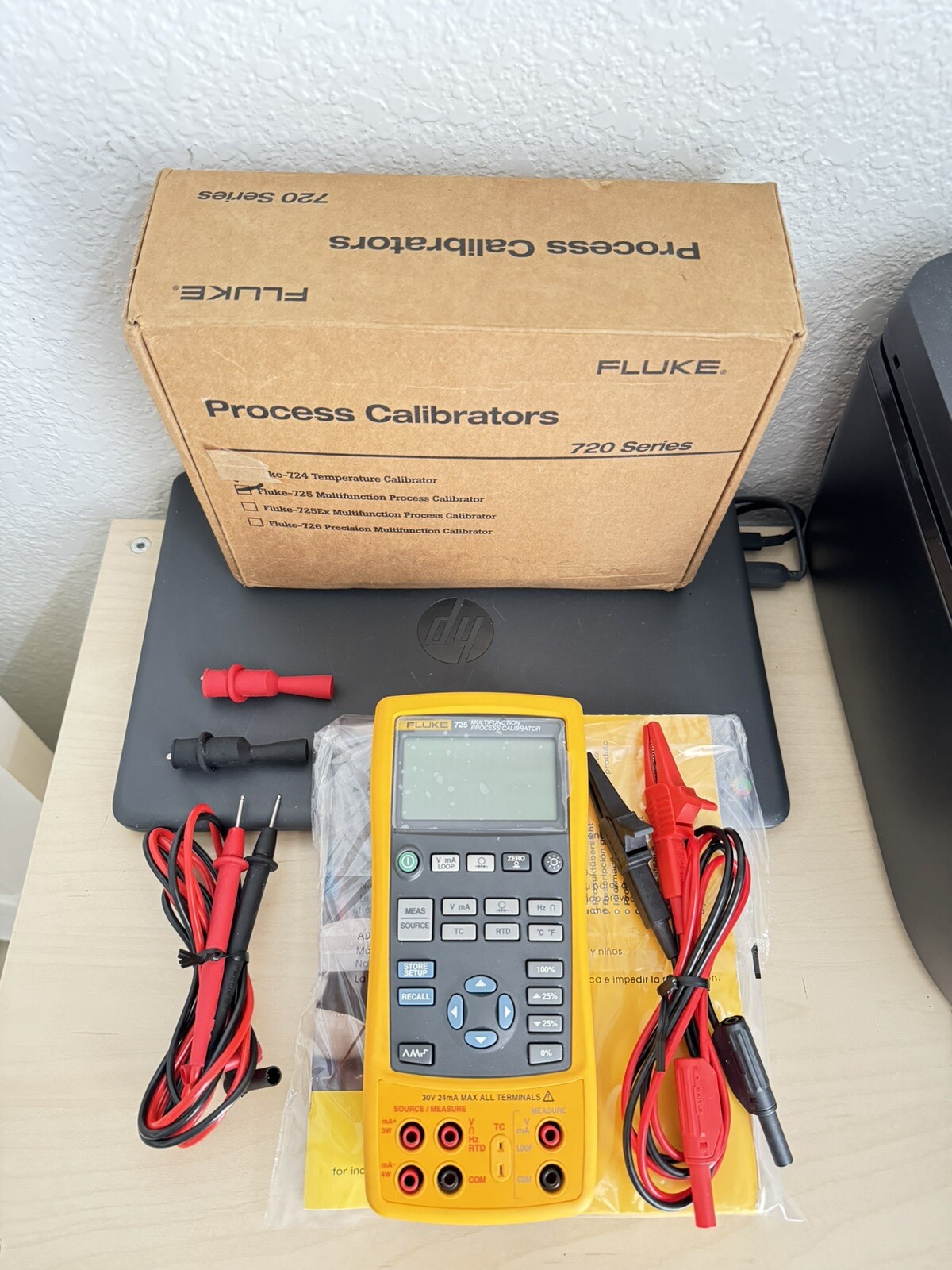 FLUKE 725 MULTIFUNCTION PROCESS CALIBRATOR W / BOX -EXCELLENT CONDITION