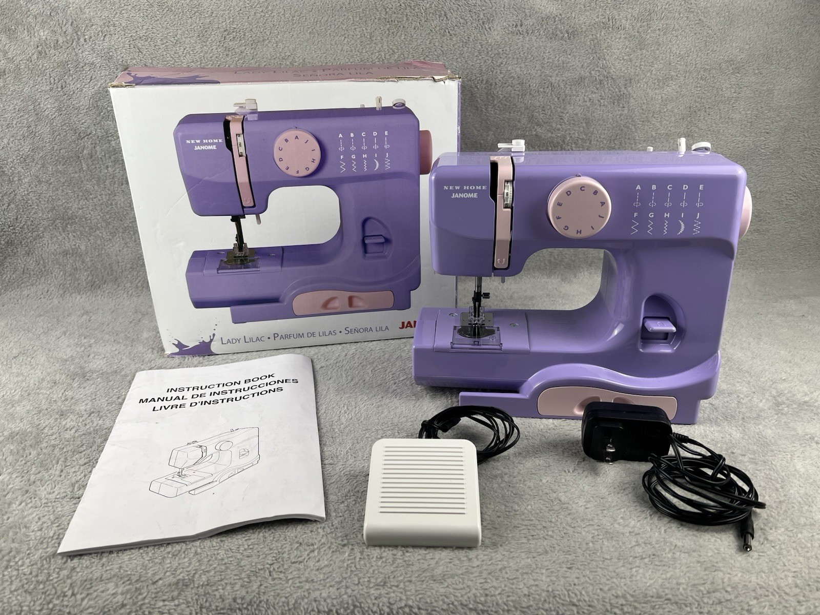 Janome Sewing Machine Lady Lilac Model 525B Purple TESTED