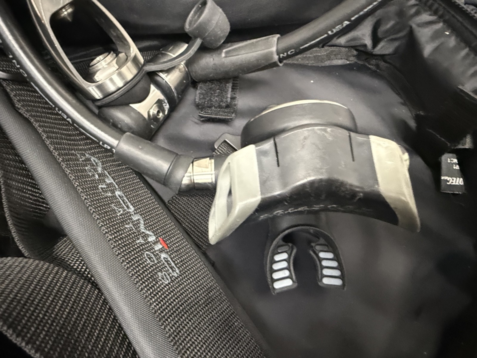 Atomic Scuba T1x titanium regulator W/ Bag. Used on 2 trips