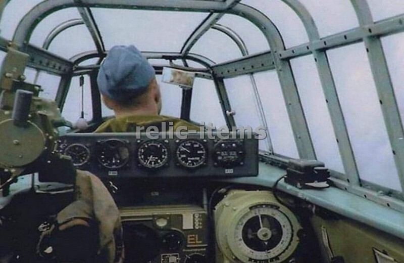 WW2 PICTURE PHOTO GERMAN LUFTWAFFE MESSERSCHMITT BF-110 PILOT POS 6422