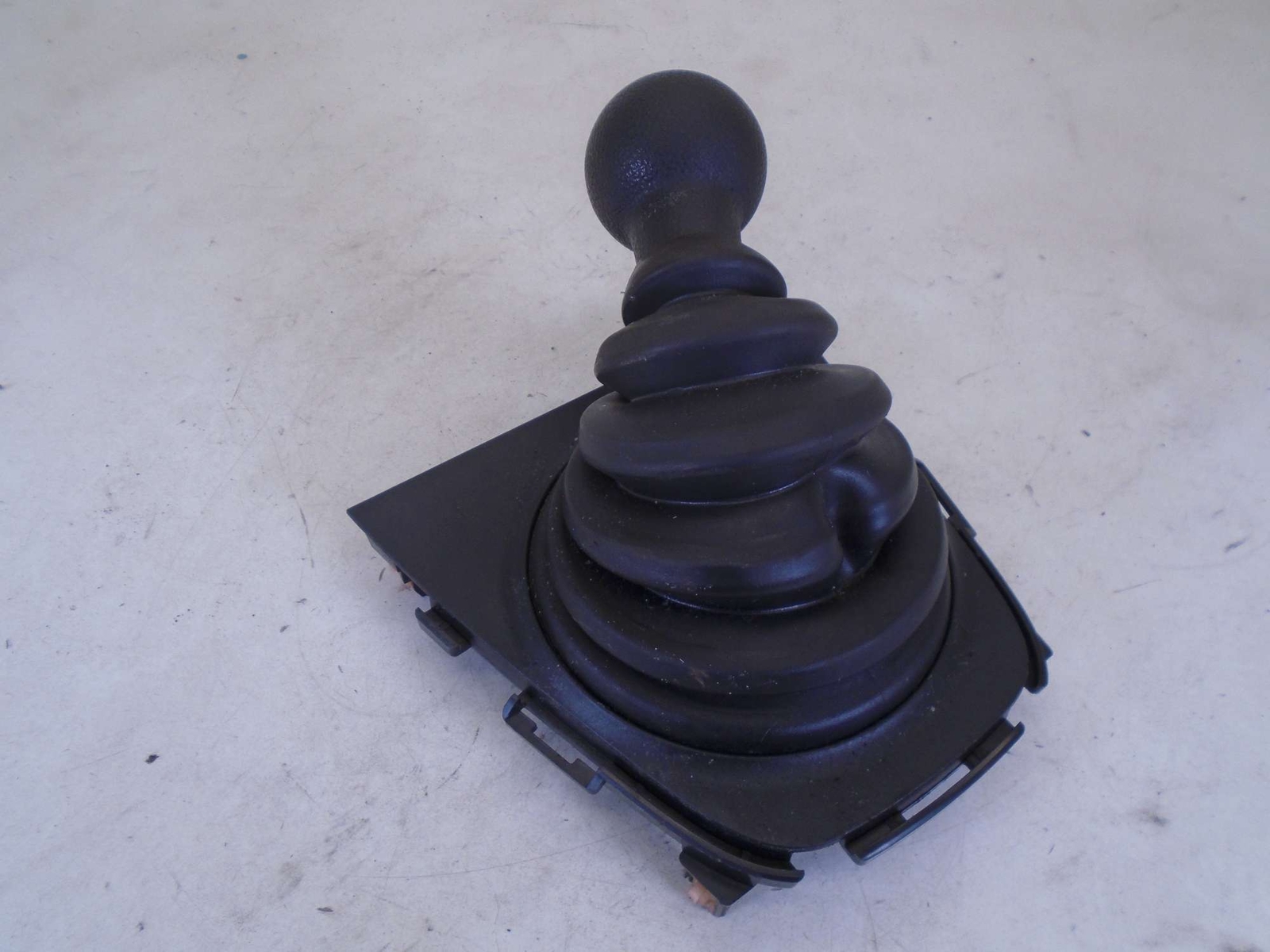 VAUXHALL AGILA S 2011-2014 GEARSTICK KNOB AND GAITOR