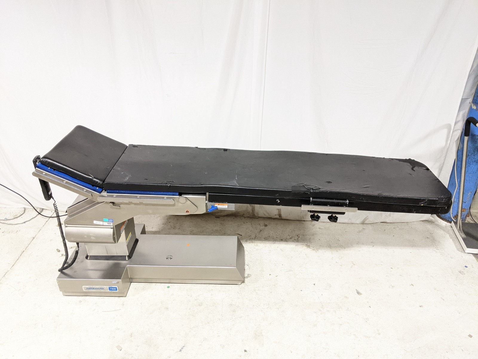 Schaerer Midmark 7300 Surgical Table with Hand Control