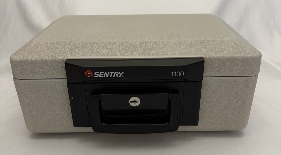 Sentry Safe 1100 Fire Resistant Valuables Security Lock Box Chest W/Key EUC