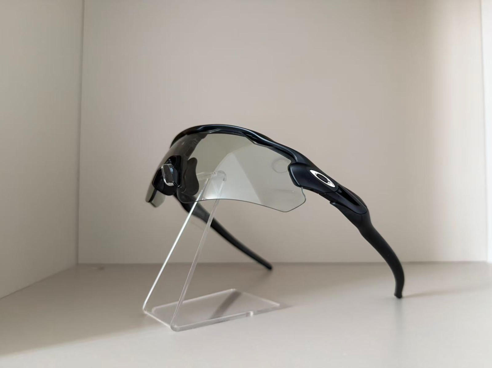 Oakley Radar EV Path OO9208-1338 Sunglasses Photochromic Clear Black