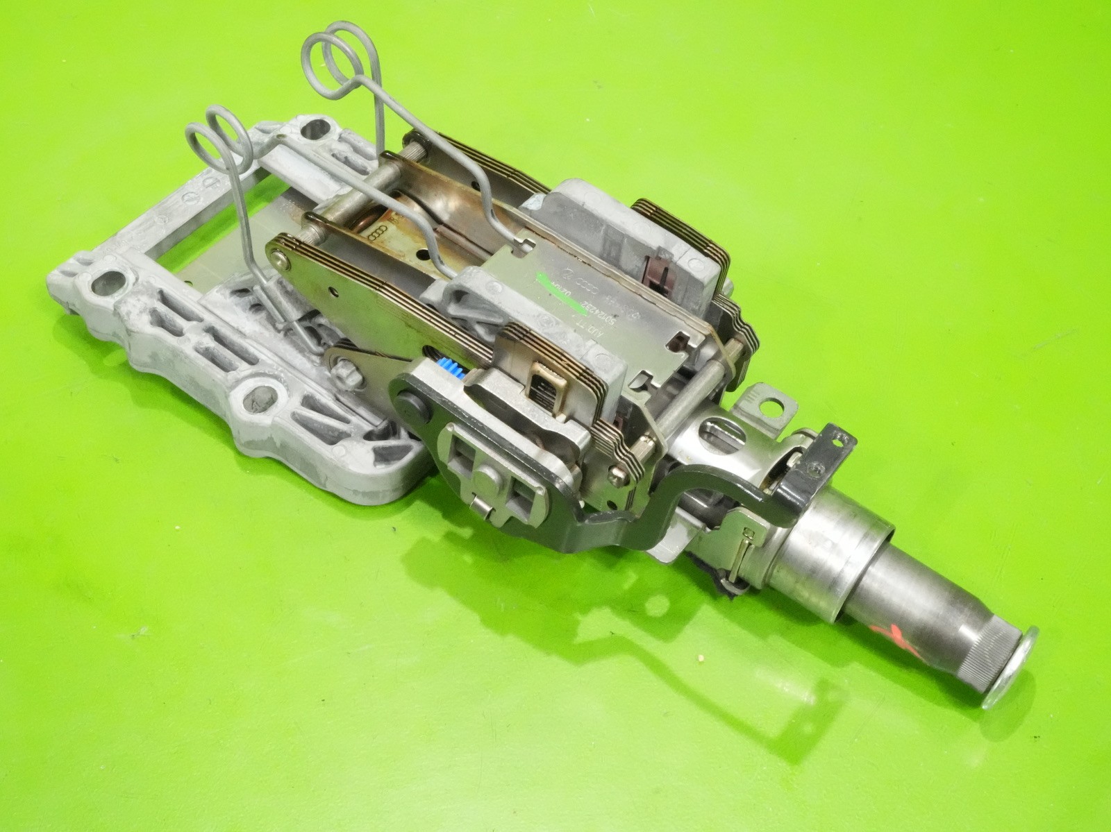 00-06 Audi TT OEM tilt steering column shaft