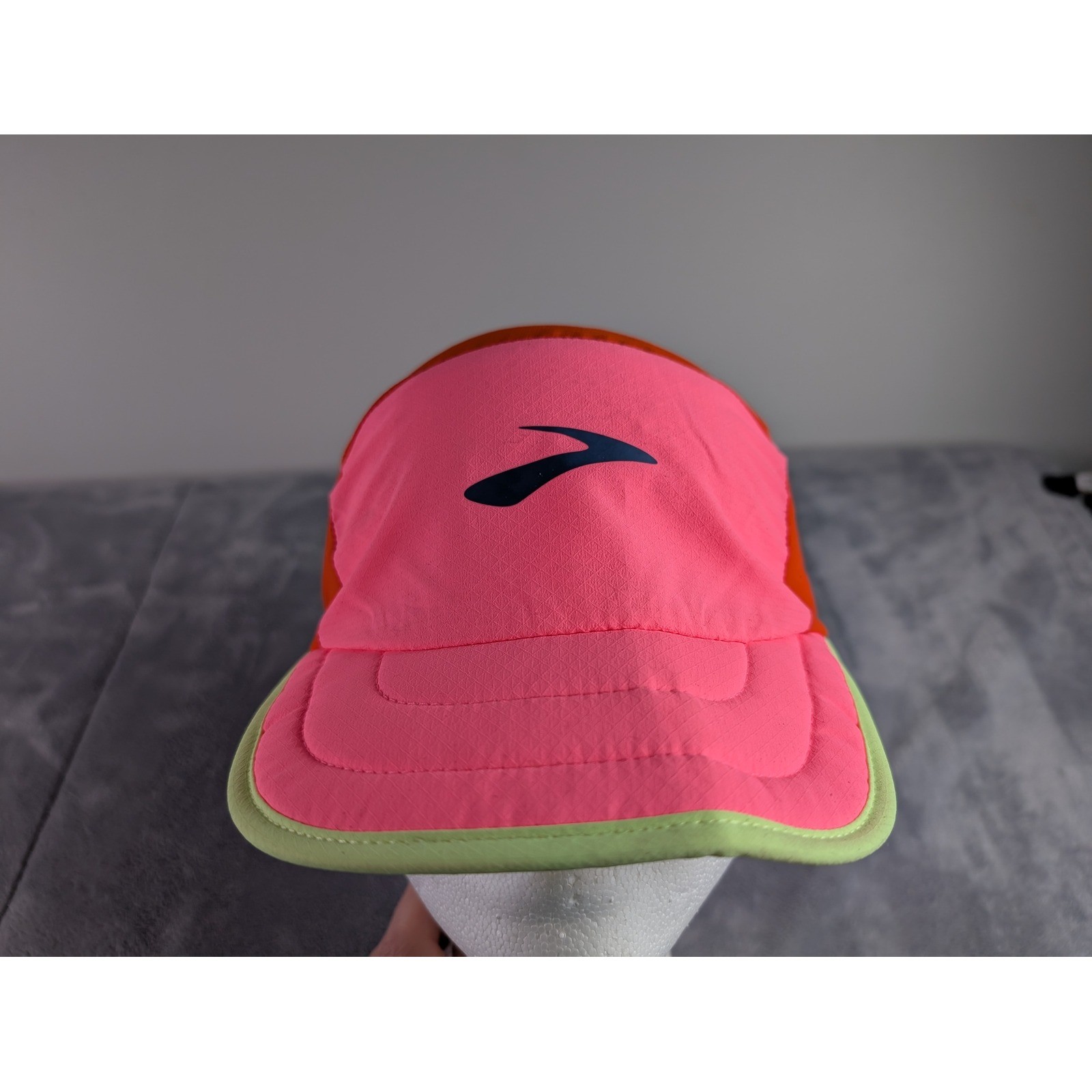 Brooks Lightweight Packable Running Hat Cherry Tomato Neo Pink OSFA