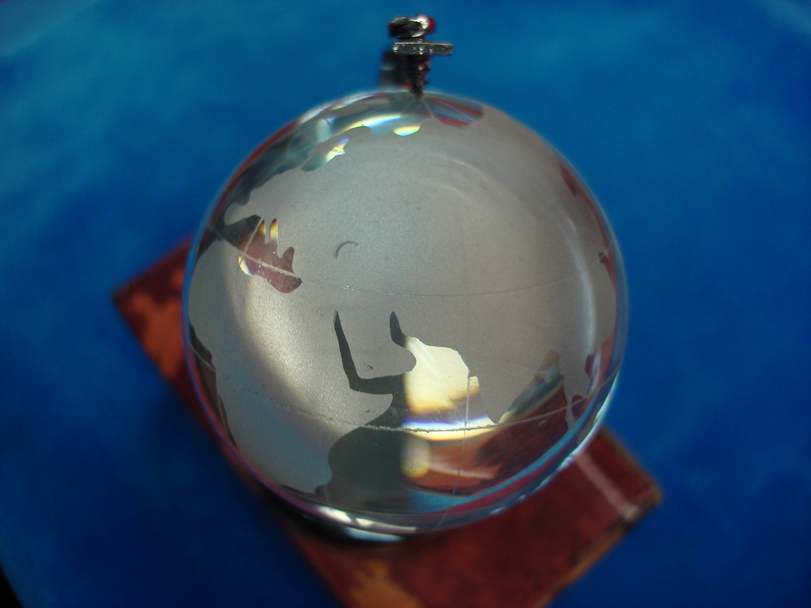 CRYSTAL GLASS GLOBE - NEW IN PKG. -