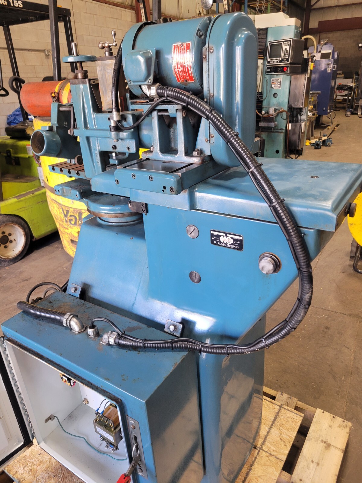 K.O. LEE.RADIUS-TANGENT GRINDER MODEL B709NFP1PRT W/ ATTACHMENTS