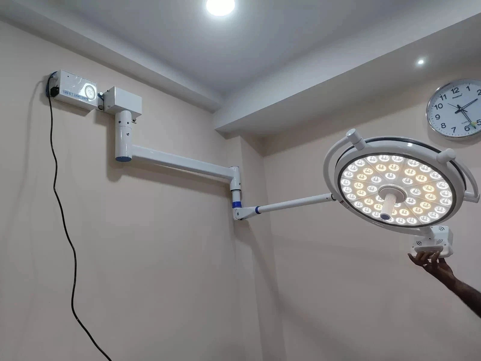Shadowless Single Satellite Operating Room OT LED Light Surgical And Examination
