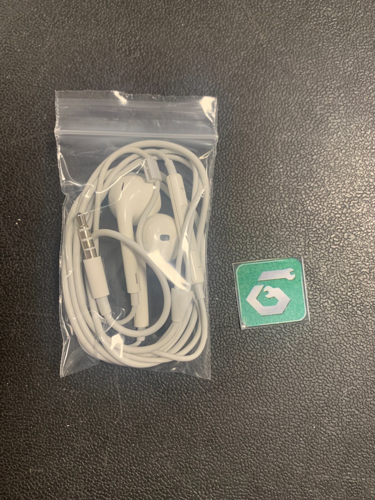 Apple Genuine OEM A1472 Wired 3.5mm Jack Earpod Headphones w/MIC  USED