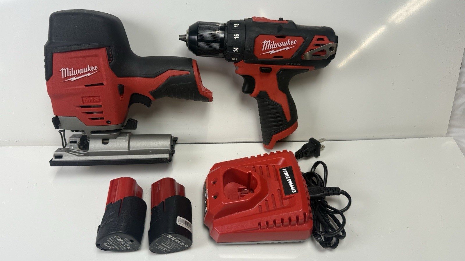 Milwaukee M12 Drill Driver 2407-20 & Jig Saw 2445-20 Kit 2 Batteries Charger