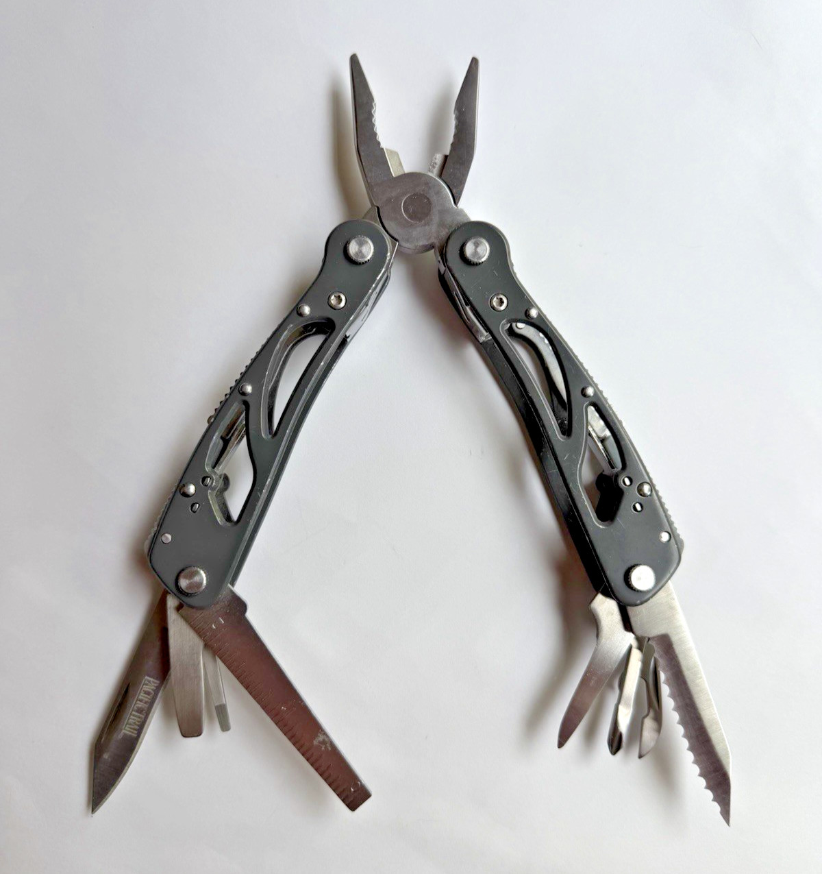 PACIFIC TRAIL Multi-Tool Pocket Knife 14-in-1 Camping Hiking Outdoors Non-Slip