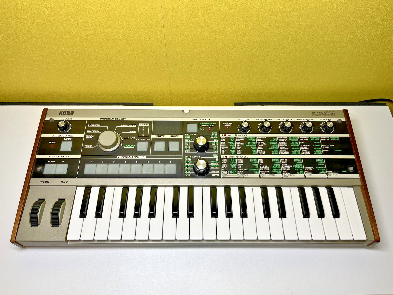 KORG MicroKORG Synthesizer Vocoder w/ PSU & MIC | Beautiful Condition