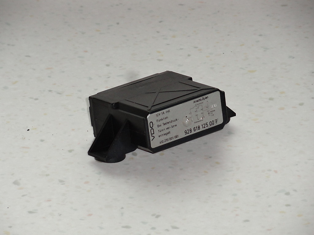 VERY NICE USED ORIGINAL PORSCHE 928 VDO CENTRAL LOCKING CONTROL MODULE