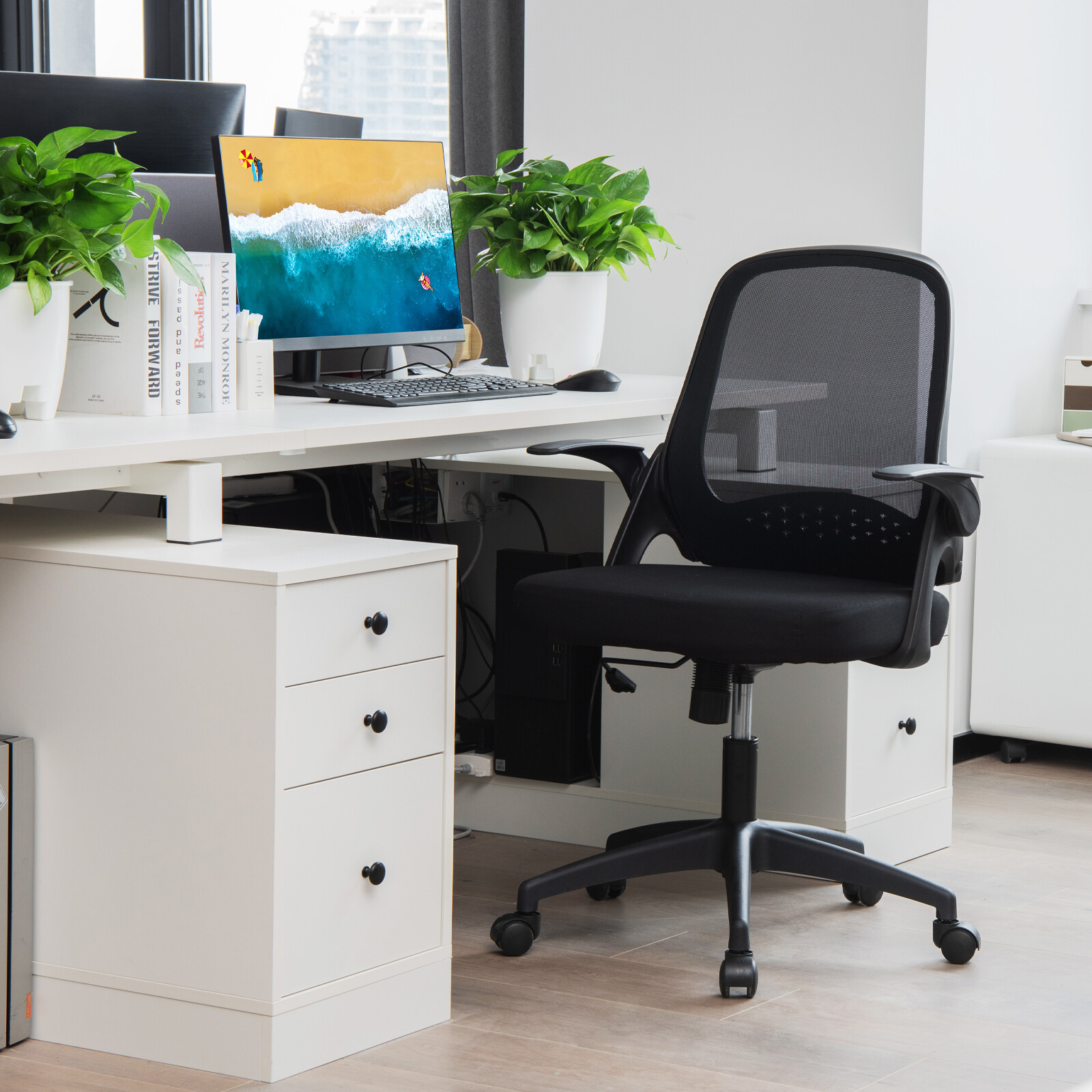 Mesh Office Chair Adjustable Rolling Computer Desk Chair w/Flip-up Armrest Black