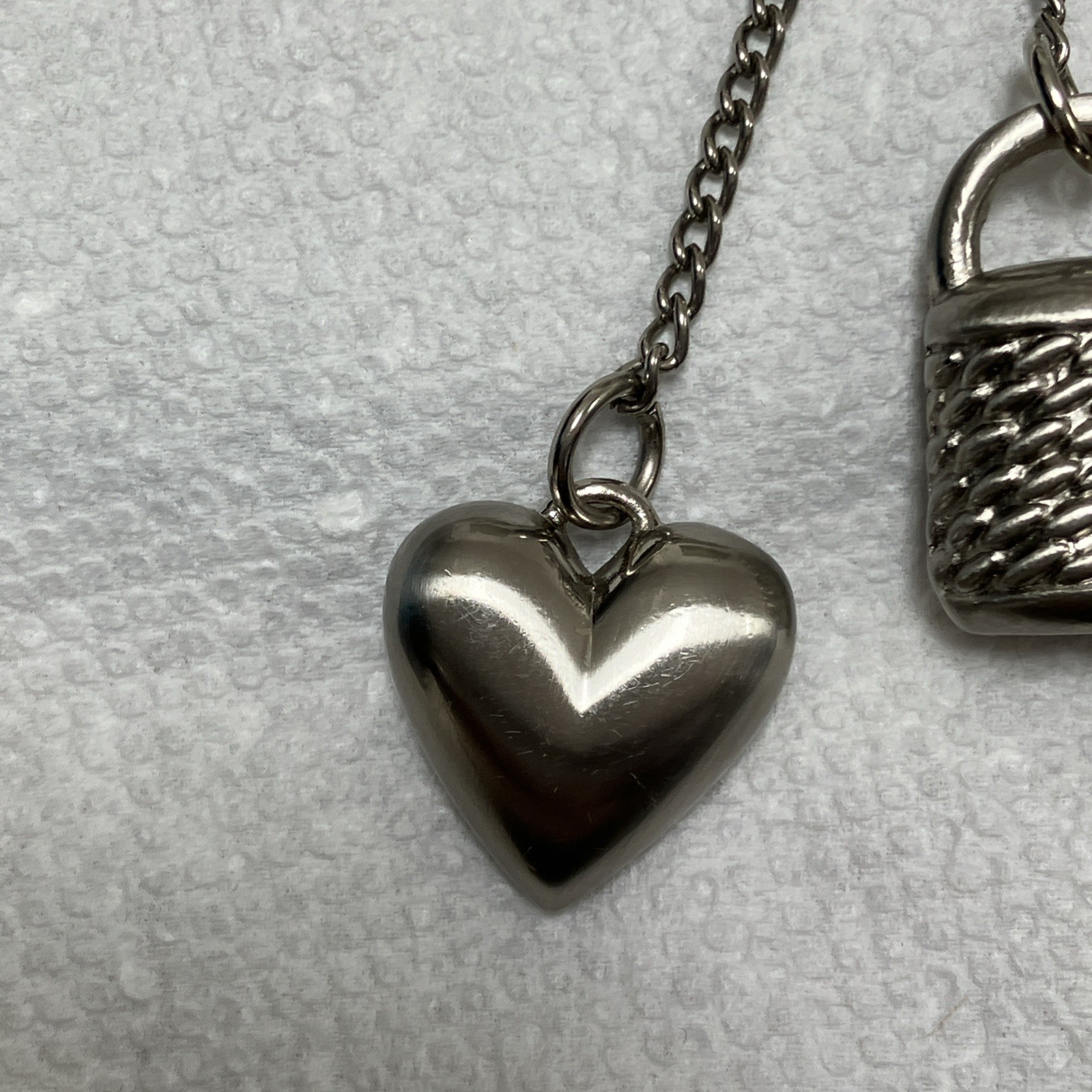 FABULOUS KEYRING WITH 3 ATTACHMENTS